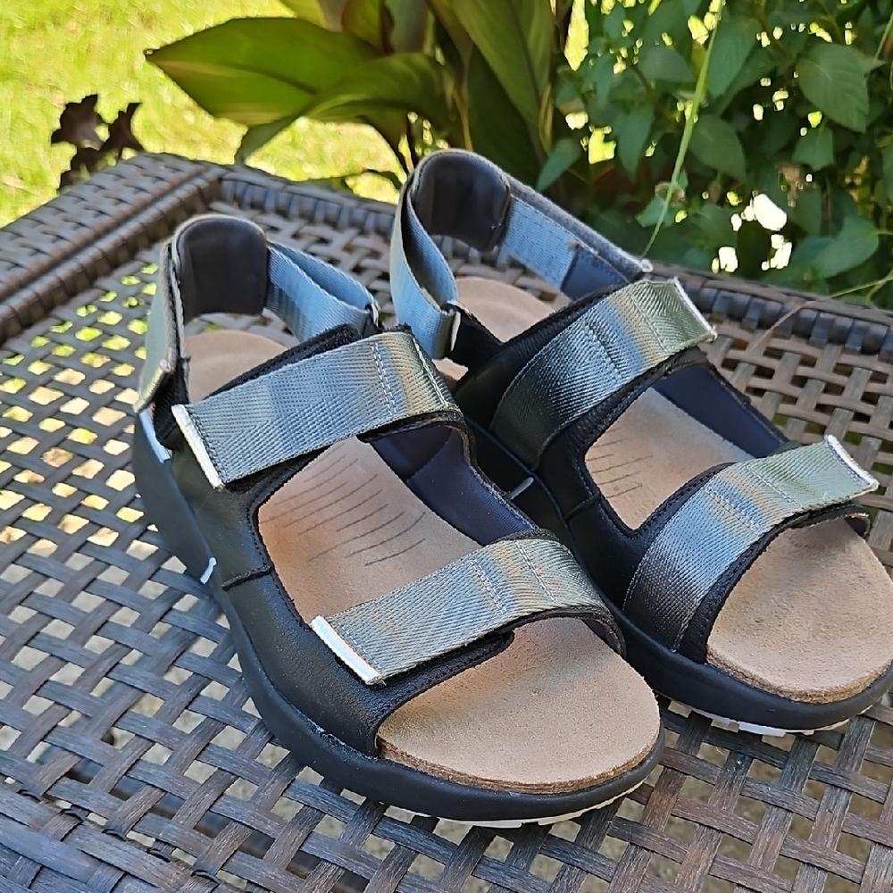 Naot‎ Strappy Dad Sandals Silver And Black Comfort Sole Size 39